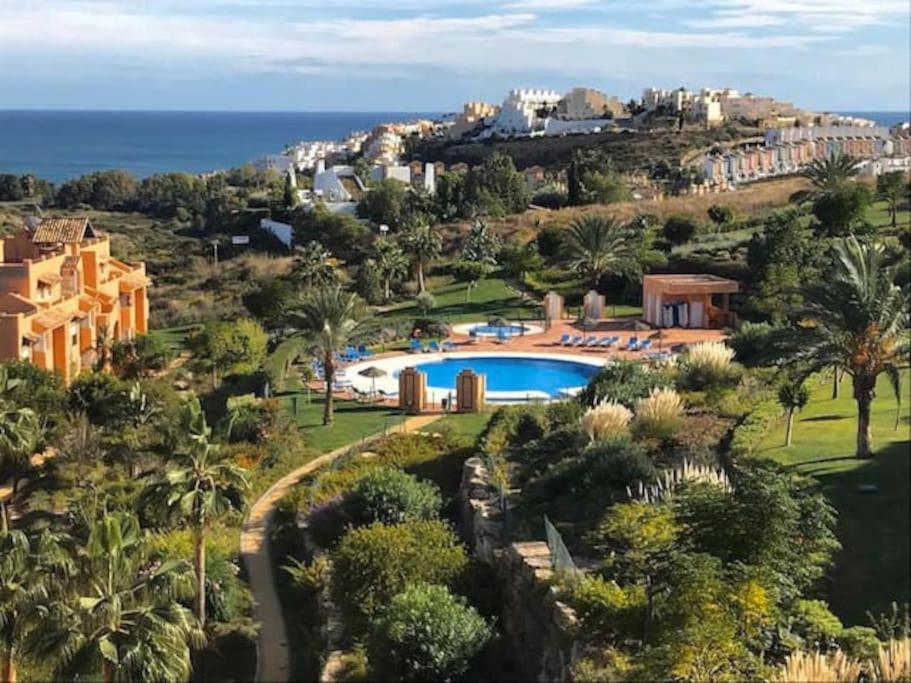 Penthouse Paradiso: 2Br Oasis In Casares Del Sol Экстерьер фото