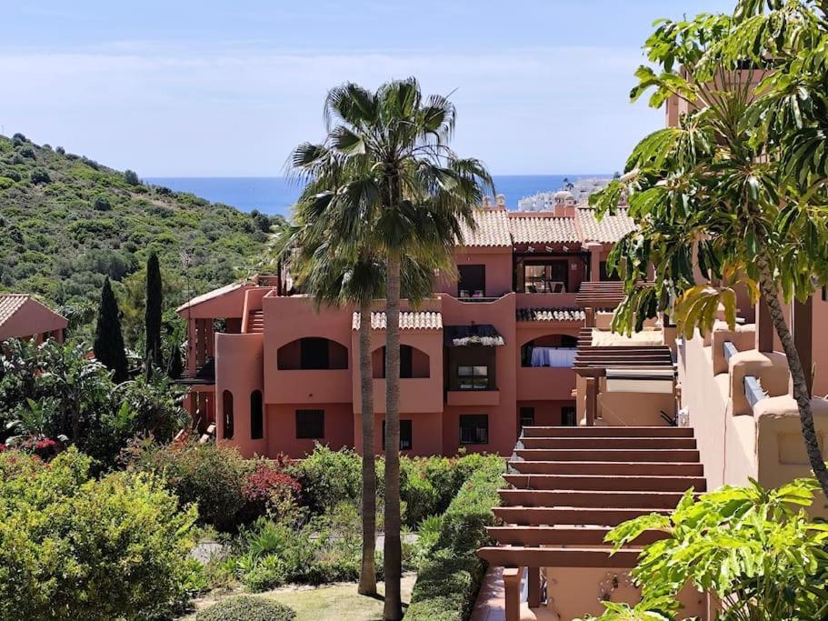 Penthouse Paradiso: 2Br Oasis In Casares Del Sol Экстерьер фото