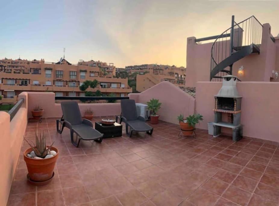 Penthouse Paradiso: 2Br Oasis In Casares Del Sol Экстерьер фото