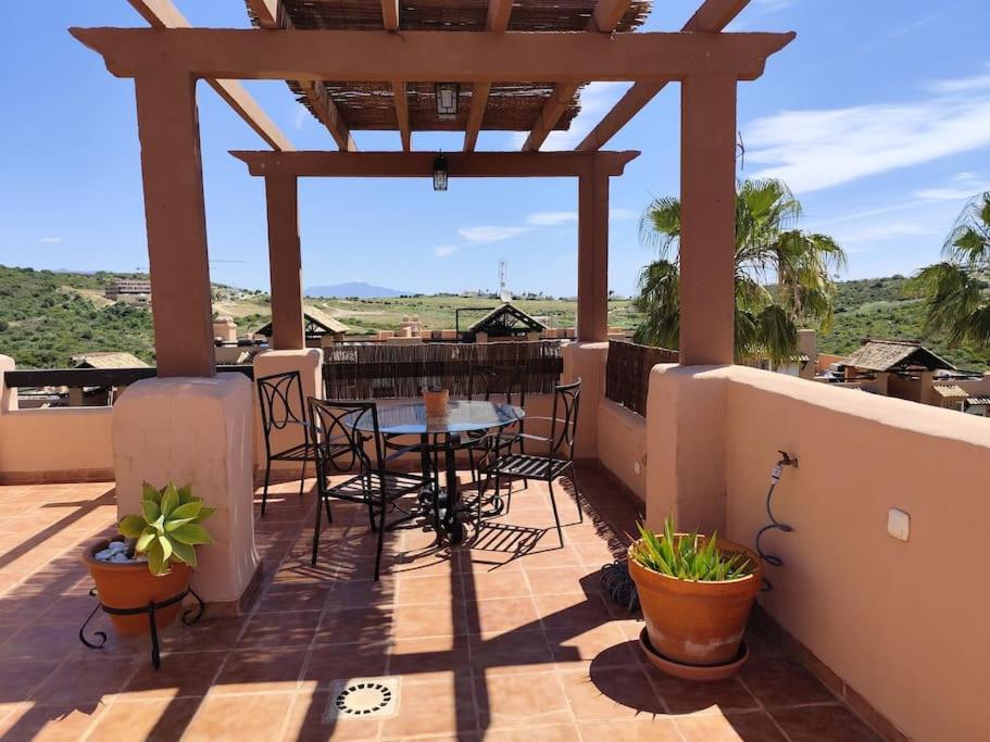 Penthouse Paradiso: 2Br Oasis In Casares Del Sol Экстерьер фото