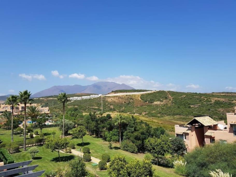 Penthouse Paradiso: 2Br Oasis In Casares Del Sol Экстерьер фото